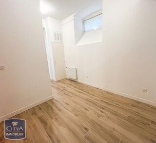  Appartement à louer 2 pièces 75 m²