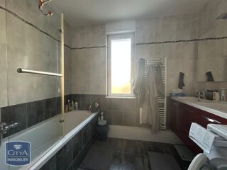  Appartement à louer 4 pièces 82 m²