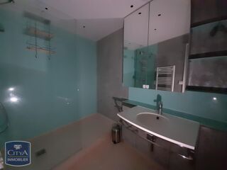  Appartement à louer 3 pièces 79 m²
