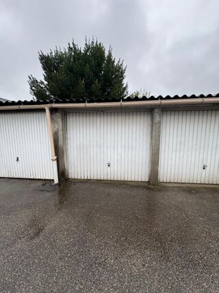  Parking / Garage à louer 
