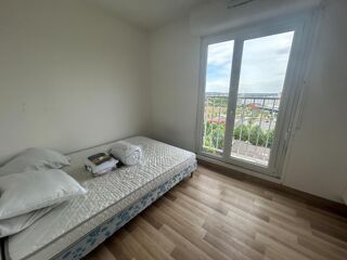  Appartement à louer 4 pièces 77 m²