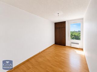  Appartement à louer 4 pièces 73 m²