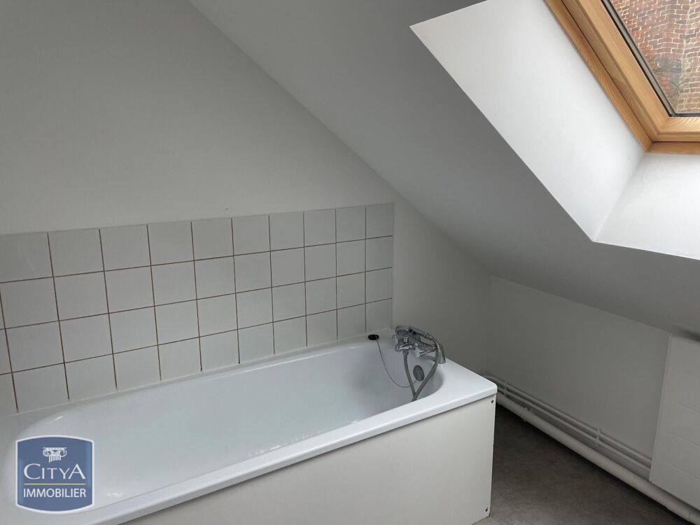 À LOUER : Appartement T2 de 33 m² à Lille, situé dans un....
