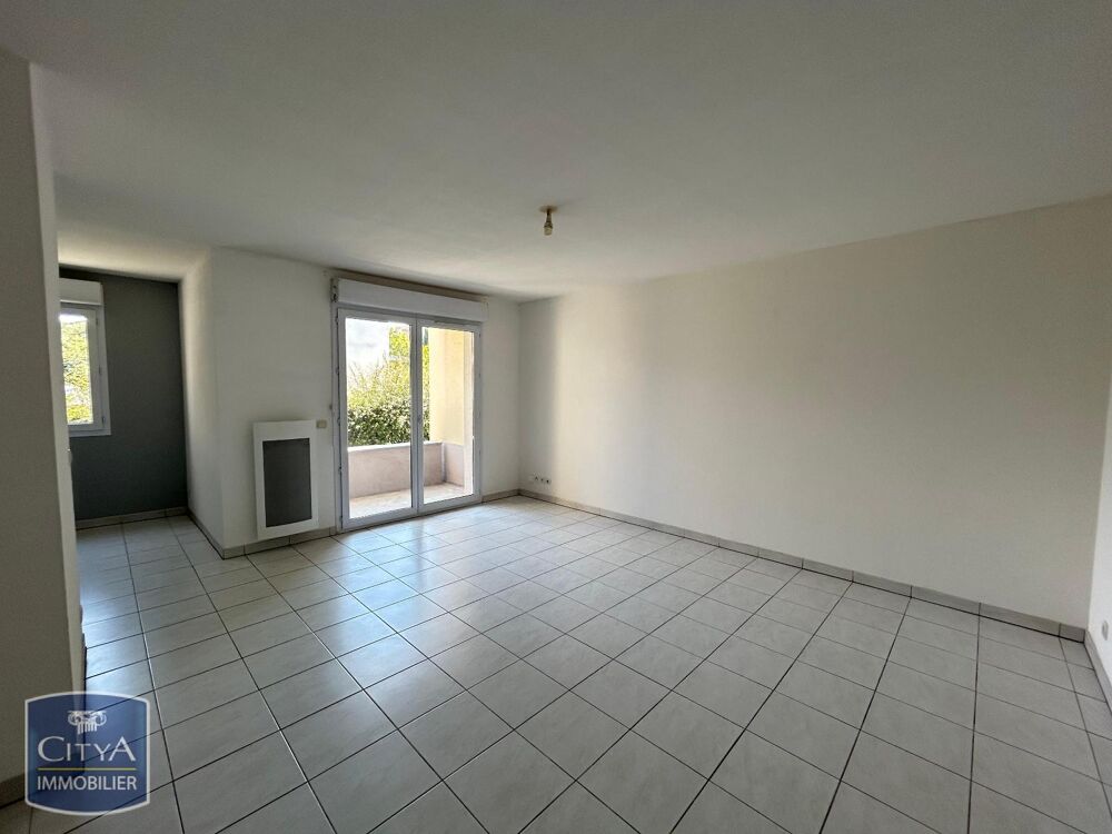 À LOUER : Appartement T2 rénové en rez-de-chaussée, situ....