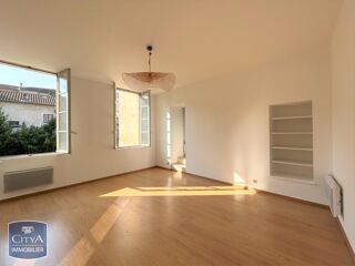  Appartement à louer 3 pièces 96 m²