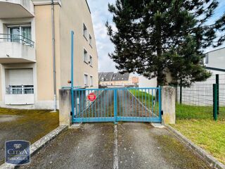  Parking / Garage à louer 