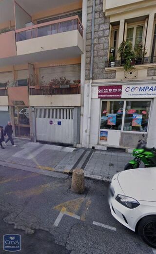  Parking / Garage � louer 