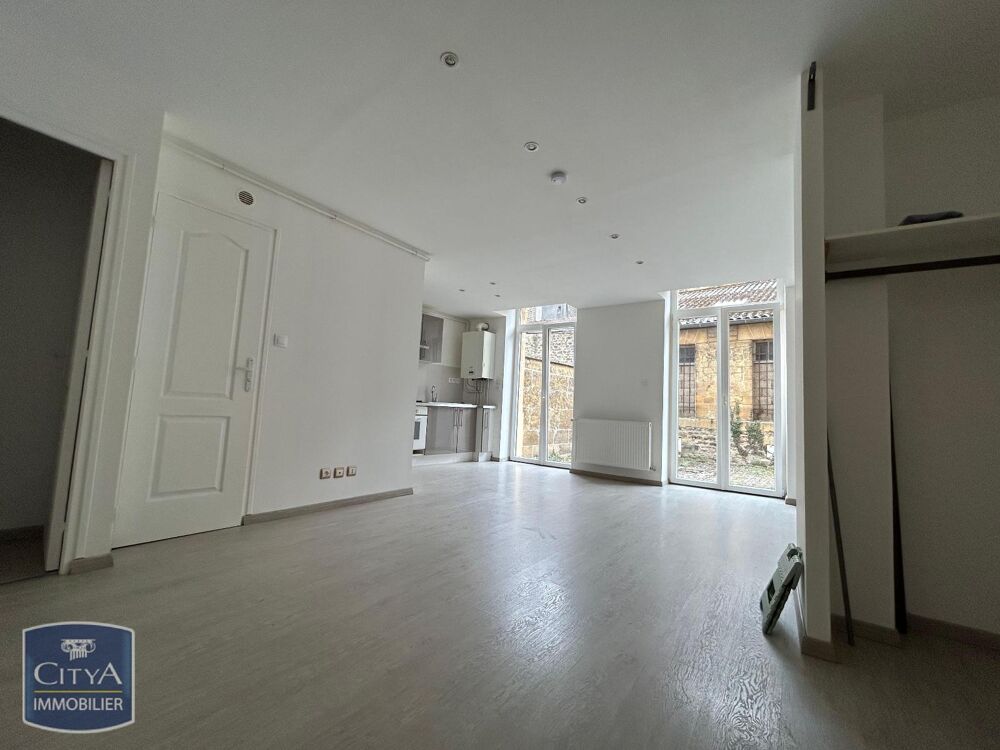 À LOUER : Appartement rénové T2 à Sedan, idéalement situ....