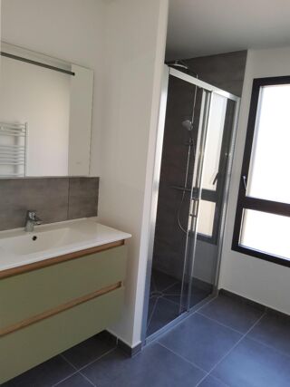  Appartement à louer 3 pièces 74 m²