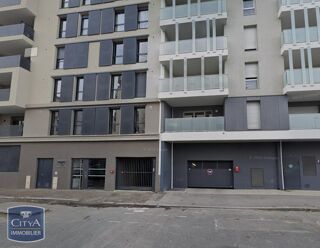  Parking / Garage à louer 