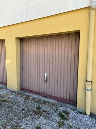  Parking / Garage à louer 