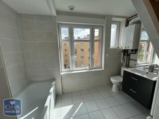  Appartement à louer 4 pièces 74 m²