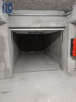  Parking / Garage à louer 