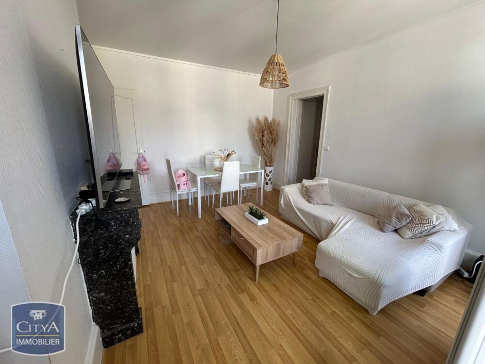 À LOUER PLEIN CENTRE VILLE: Appartement T3 situé à Châlo....