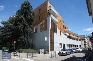  Parking / Garage à louer 15 m²