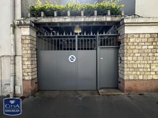  Parking / Garage à louer 30 m²