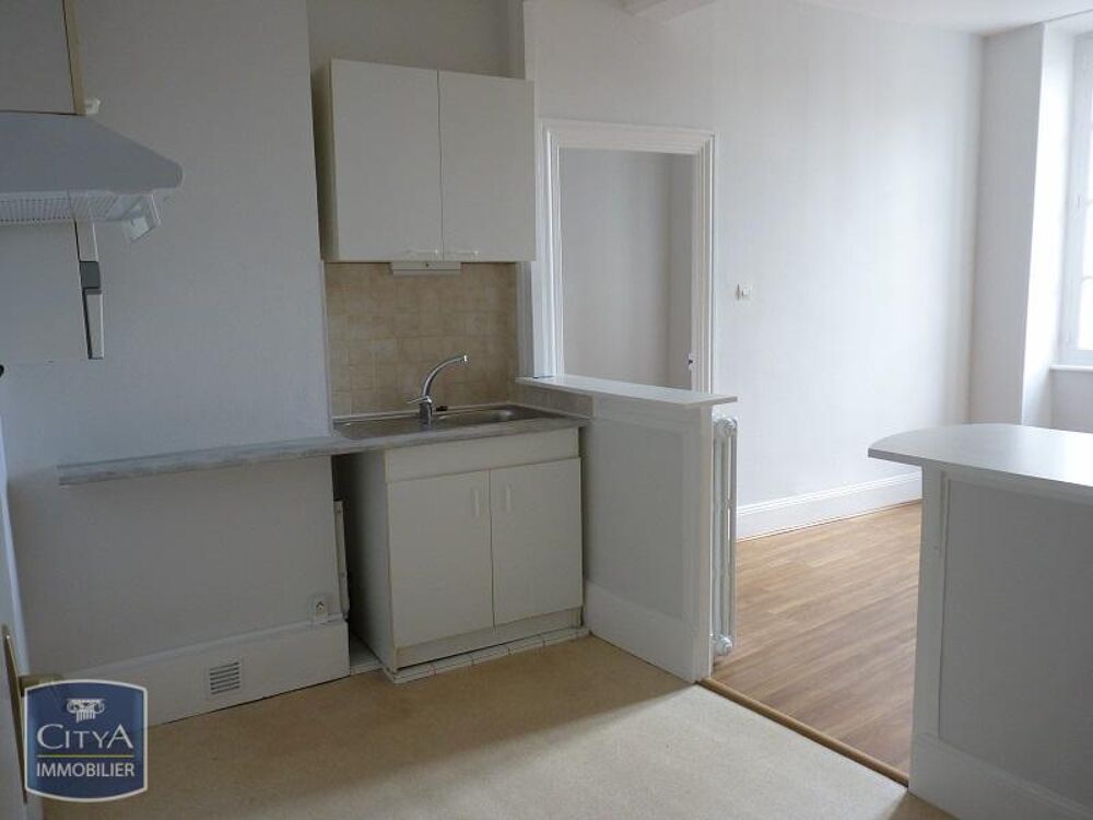 À LOUER : Appartement T2 situé à Riom. Ce bien dispose d....