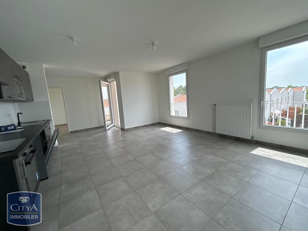 En location : découvrez cet appartement T3 de 68 m². Il ....