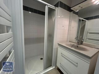  Appartement à louer 3 pièces 81 m²