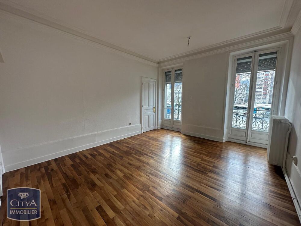 À LOUER : Appartement spacieux situé 28 rue Emile Gueyma....
