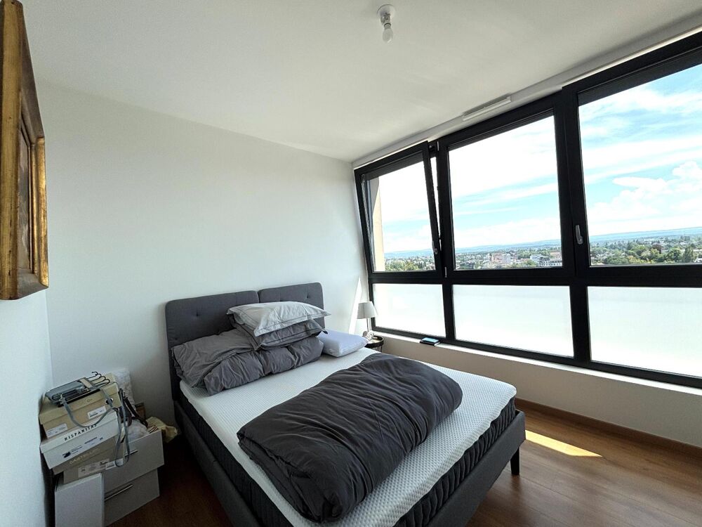 À LOUER (PLUS DE PHOTOS A VENIR) : Appartement entièreme....