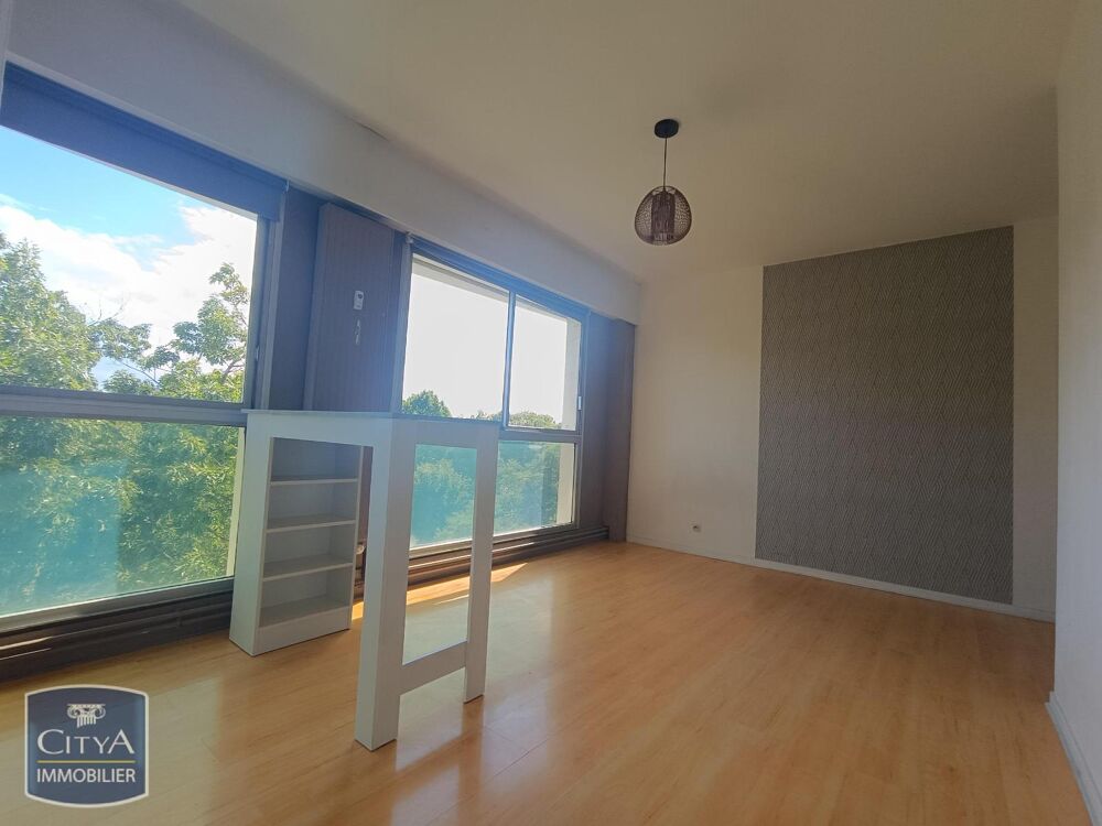 À LOUER :Appartement lumineux, idéalement situé dans un ....