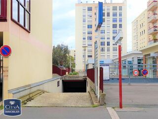  Parking / Garage à louer 