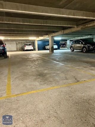  Parking / Garage � louer 