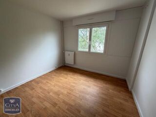  Appartement à louer 3 pièces 82 m²