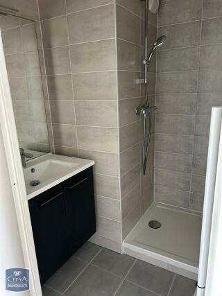  Appartement à louer 4 pièces 82 m²