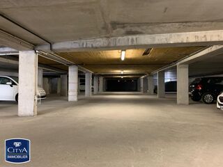  Parking / Garage à louer 