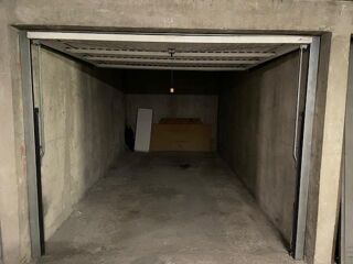  Parking / Garage à louer 