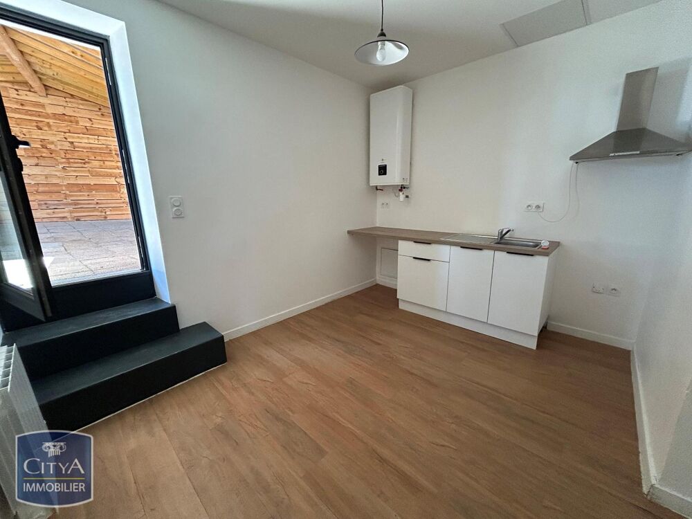 À LOUER ! Découvrez cet appartement rénové T2 situé au c....