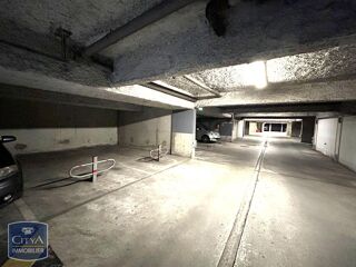  Parking / Garage à louer 