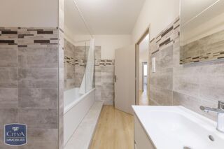  Appartement à louer 4 pièces 87 m²