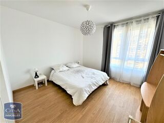  Appartement à louer 4 pièces 82 m²