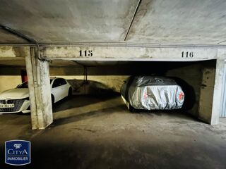  Parking / Garage à louer 