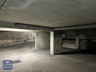  Parking / Garage à louer 