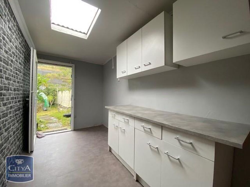 location Maison - 4 pièce(s) - 90 m² Salazie (97433)