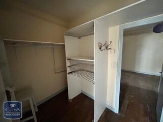  Appartement à louer 2 pièces 79 m²