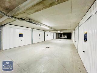  Parking / Garage à louer 