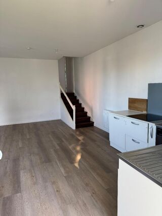 Appartement à louer 3 pièces 83 m²