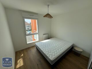  Appartement à louer 4 pièces 81 m²