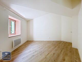  Appartement à louer 4 pièces 77 m²