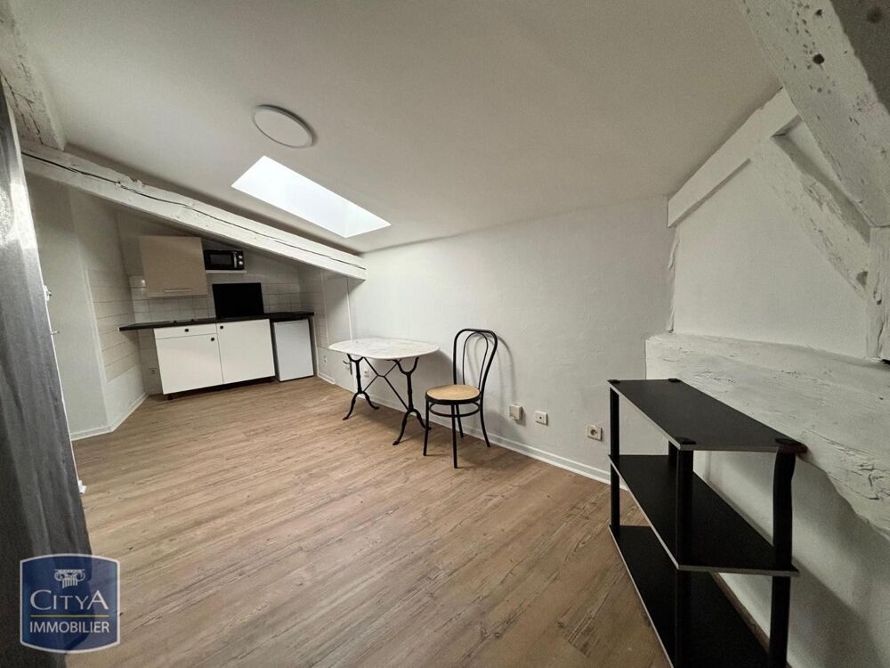 À LOUER : Appartement rénové T1 situé à Agen, dans le dé....