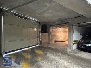 Parking / Garage à louer 