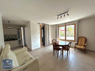  Appartement à louer 4 pièces 79 m²