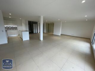  Appartement à louer 4 pièces 206 m²