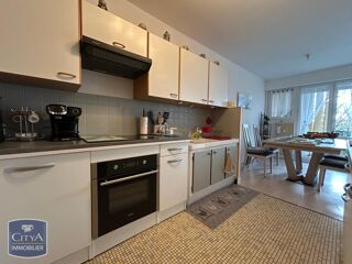  Appartement à louer 3 pièces 77 m²
