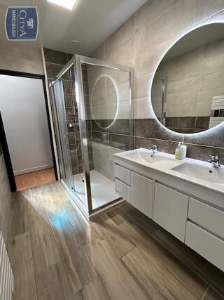  Appartement à louer 4 pièces 106 m²